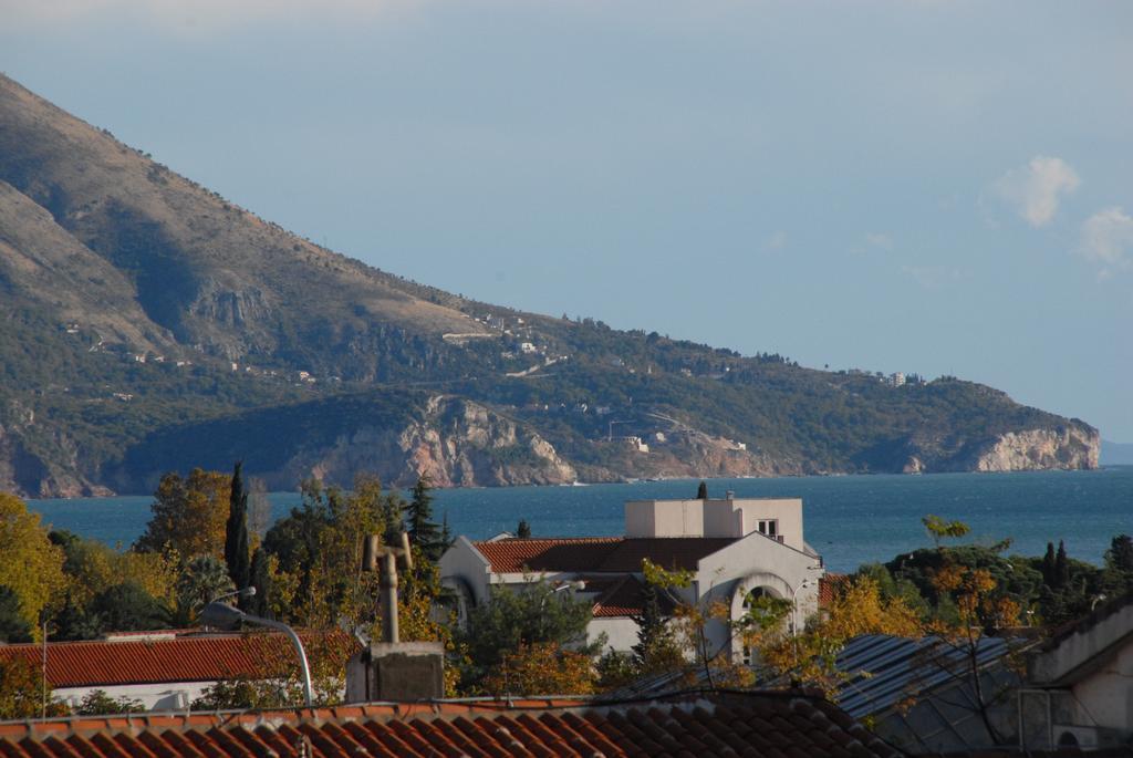 Apartments Krapina Budva Bagian luar foto