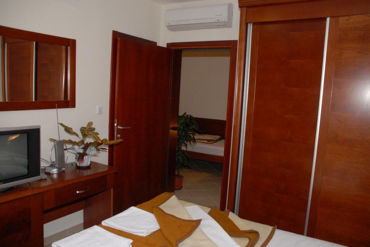 Apartments Krapina Budva Bagian luar foto