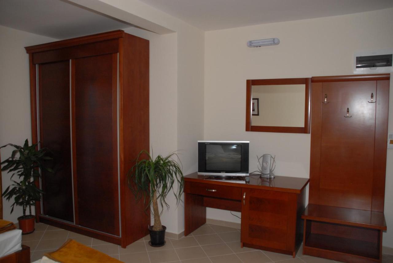 Apartments Krapina Budva Bagian luar foto